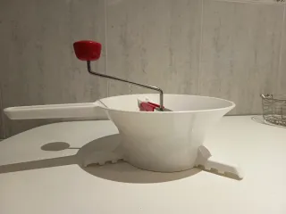 Pasapurés manual blanco y rojo