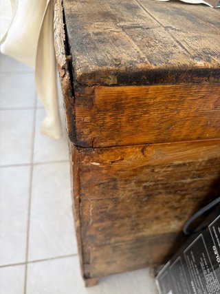 Arcón de madera antiguo