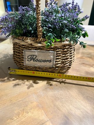 Cesto decorativo flores violetas