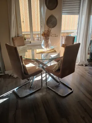 Mesa redonda de cristal y metal