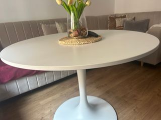 Mesa de comedor redonda blanca