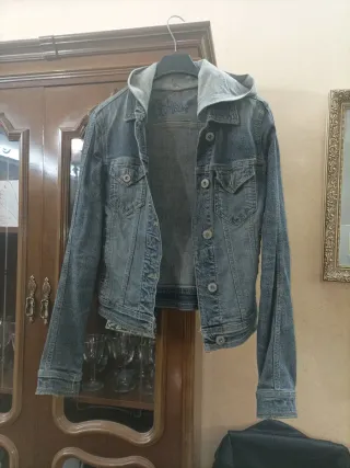 Gabardina verde más dos cazadoras vaquerasNEW SENS