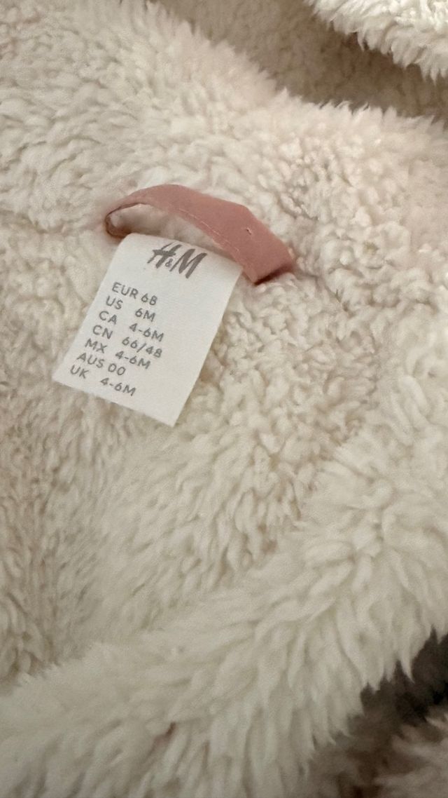 Mono de bebé rosa con ositos