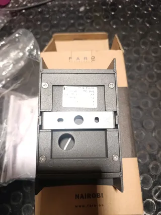 Aplique Faro Barcelona Nairobi Gris