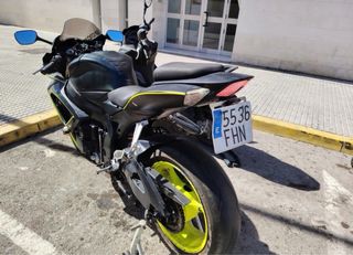 Suzuki GSX-R600 Negra y Amarilla
