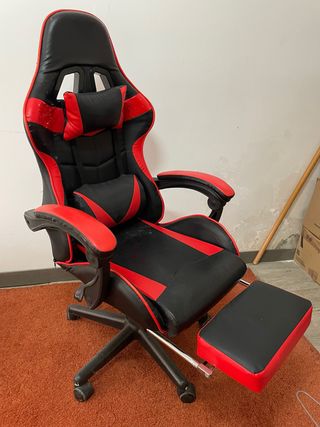 Silla Gaming Negra y Roja con Reposapiés