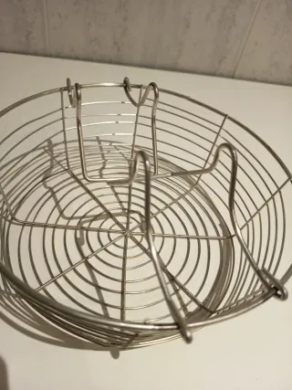 Cesta metálica redonda con asas