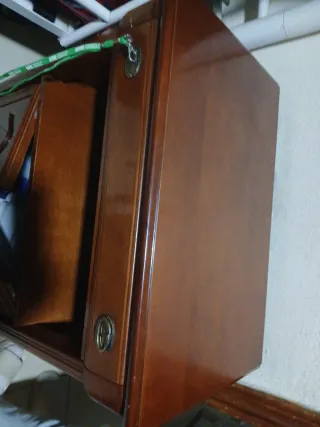 Mueble de madera con cajón y puertas para tele