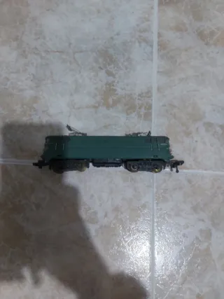 Tren eléctrico antiguo verde escala HO