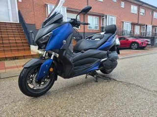 Yamaha XMAX 400 Scooter Maxi Negra/Azul ABS
