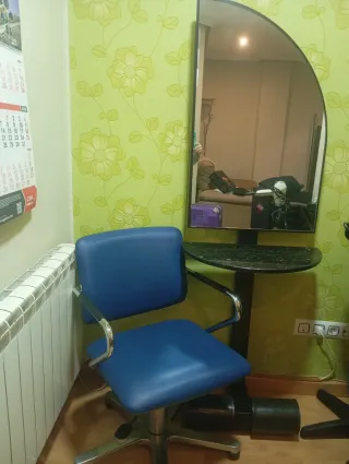 Silla y repisa de peluquería