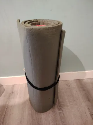 Alfombra de deporte enrollable.