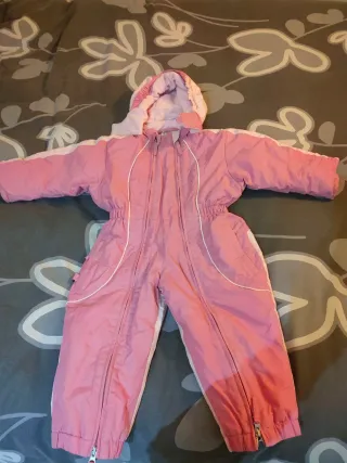 Buzo de nieve rosa para bebé