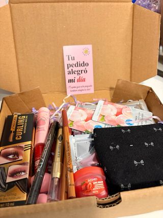 Caja sorpresa de maquillaje y cuidado personal