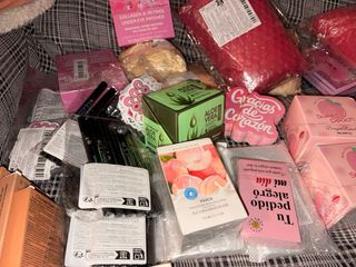 Caja sorpresa de maquillaje y cuidado personal