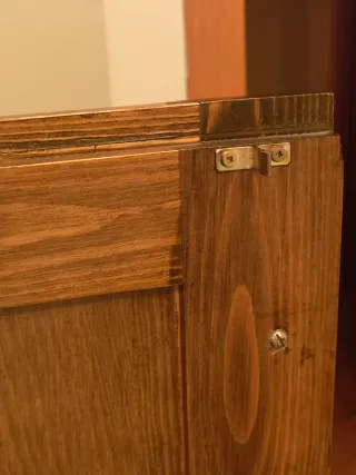 Mueble de madera maciza