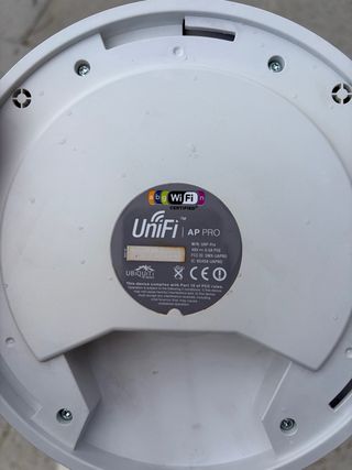 2 Ubiquiti AP Pro + POE