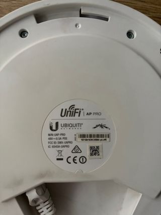 2 Ubiquiti AP Pro + POE