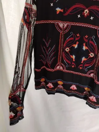 Blusa fiesta bordada manga larga