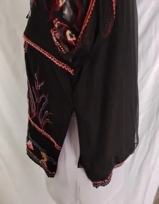 Blusa fiesta bordada manga larga