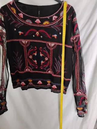 Blusa fiesta bordada manga larga