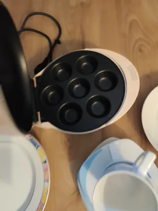 Set di stoviglie e tazze in ceramica e porcellana