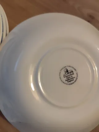 Set di stoviglie e tazze in ceramica e porcellana