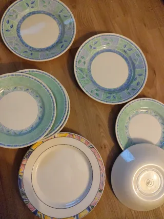 Set di stoviglie e tazze in ceramica e porcellana