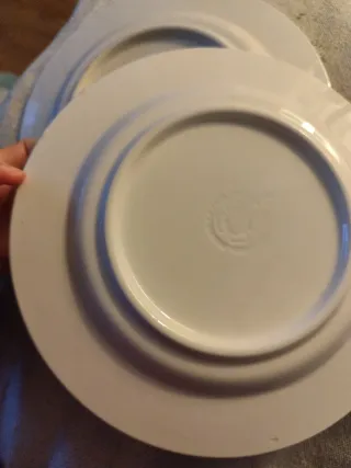 Set di stoviglie e tazze in ceramica e porcellana