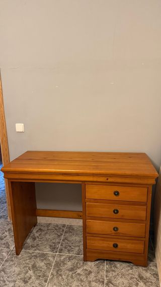 Escritorio de madera maciza con cajones