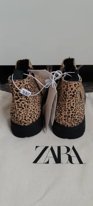 Botas Zara Animal Print Niña talla 23