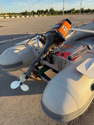 Zodiac con motor 12cv y remolque todo con papeles.