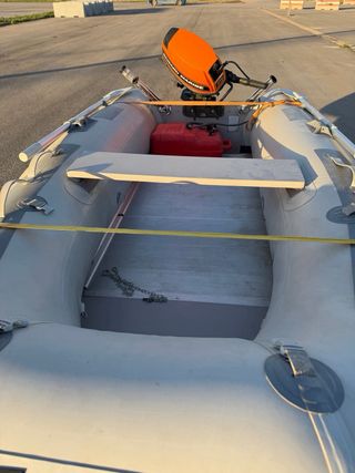 Zodiac con motor 12cv y remolque todo con papeles.