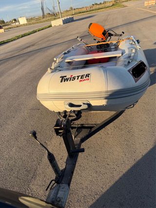 Zodiac con motor 12cv y remolque todo con papeles.