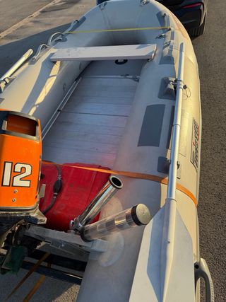 Zodiac con motor 12cv y remolque todo con papeles.