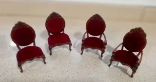 Mesa y 4 sillas comedor casa muñecas