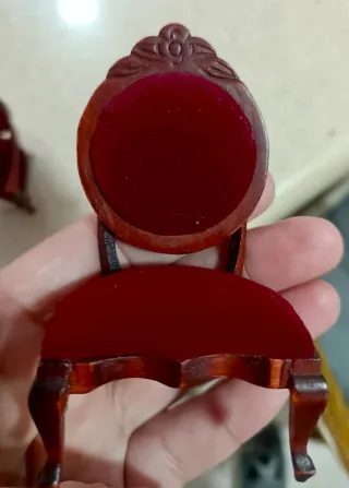 Mesa y 4 sillas comedor casa muñecas