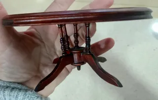 Mesa y 4 sillas comedor casa muñecas