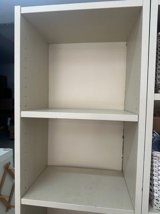 Estantería modular beige con 3 módulos separables