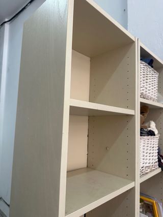 Estantería modular beige con 3 módulos separables