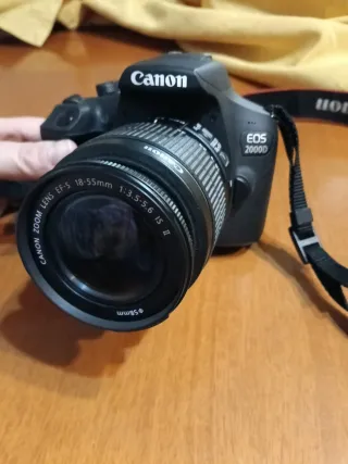 Fotocamera Canon EOS 2000D EF-S 18-55mm