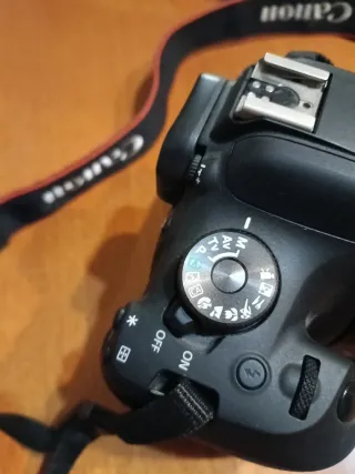 Fotocamera Canon EOS 2000D EF-S 18-55mm