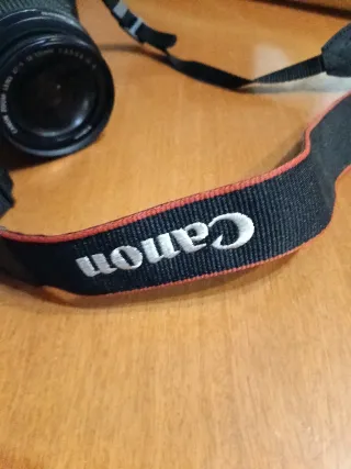 Fotocamera Canon EOS 2000D EF-S 18-55mm