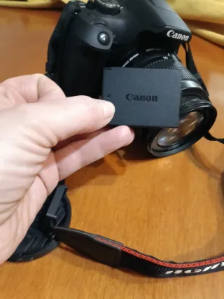 Fotocamera Canon EOS 2000D EF-S 18-55mm