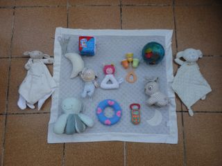 LOTE 3 MANTITAS Y 9 JUGUETES MULTISENSORIALES