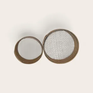 Pareja de cedazos antiguos