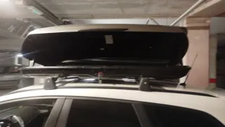 Cofre techo Thule Dinamic M 800 titanio brillante.