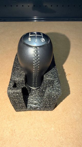 Pomo Abarth 595 Original y fuelle cuero.