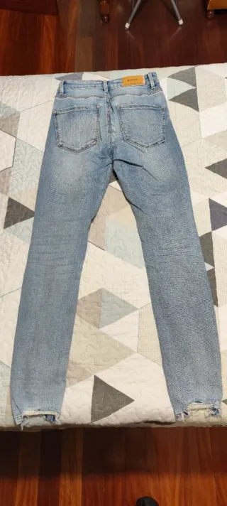 Pantalón Vaquero Roto Talla 36