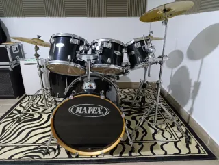 Batería Mapex Serie M con Platos